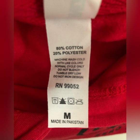 Coca-Cola Adult Unisex Red Hooded Sweatshirt Front Pouch SizeM w/ Sunglasses New - Picture 6 of 7